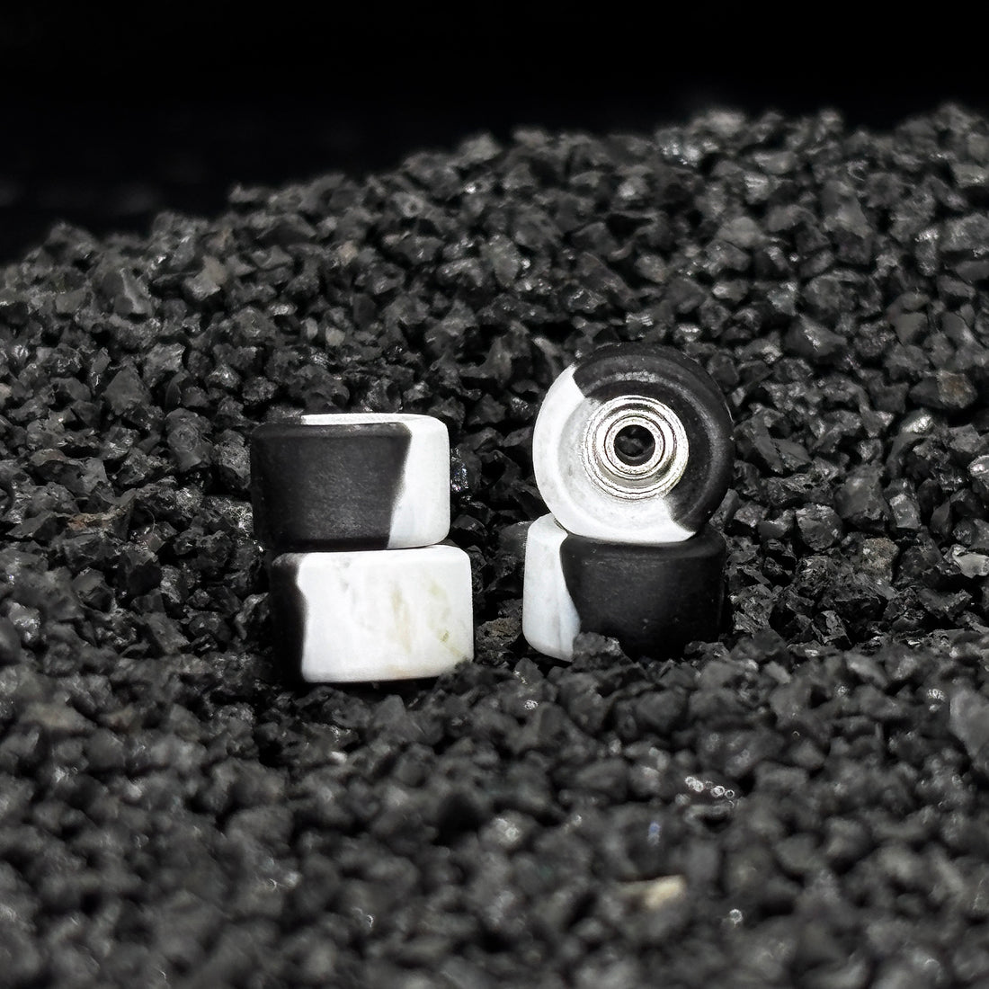 black with white wheel 60D